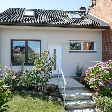 Rosengarten Am Feldrand Tatil Evi *