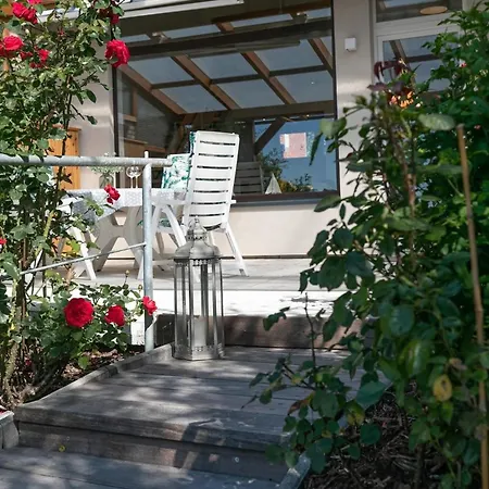 Rosengarten Am Feldrand Holiday home Lenste