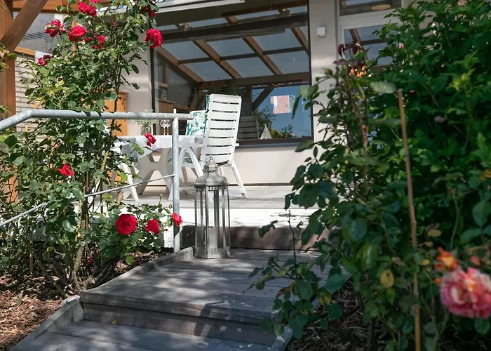 Rosengarten Am Feldrand Holiday home Lenste